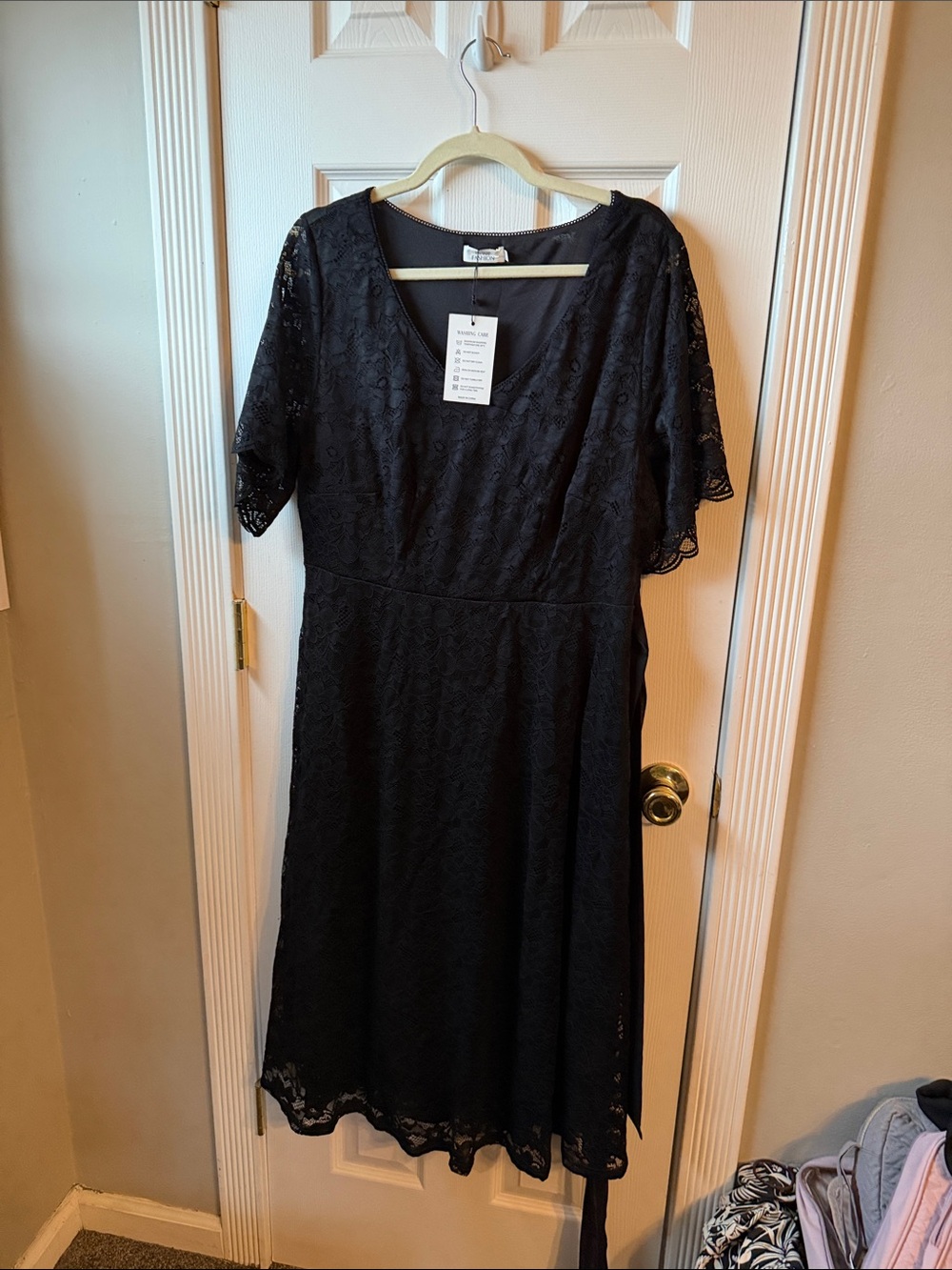 Studio Y Black Lace Midi Dress with V-Neckline and Short Sleeves